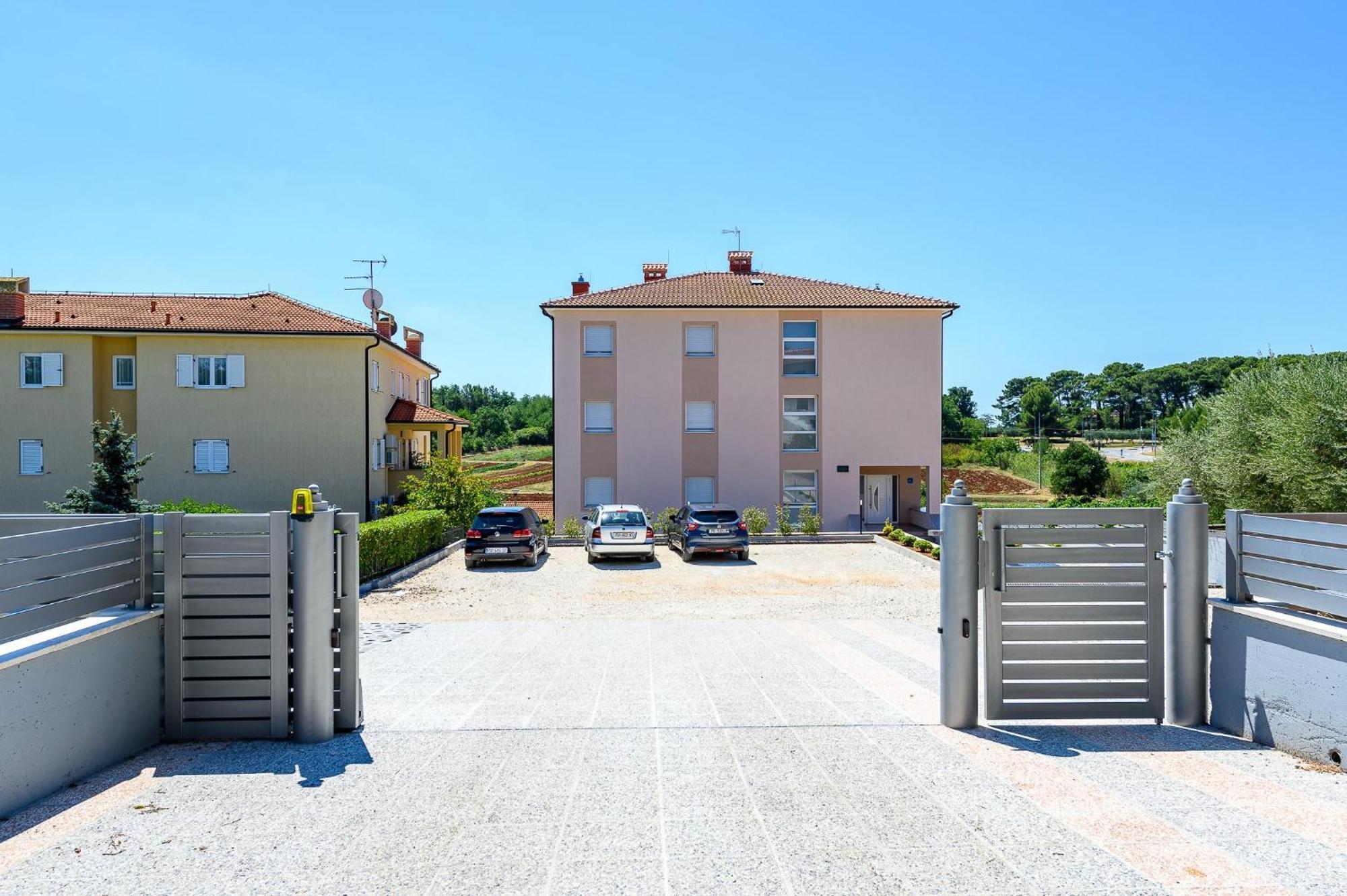 Stancija Amorozo 5 - Apartment N. 7 Porec Bagian luar foto