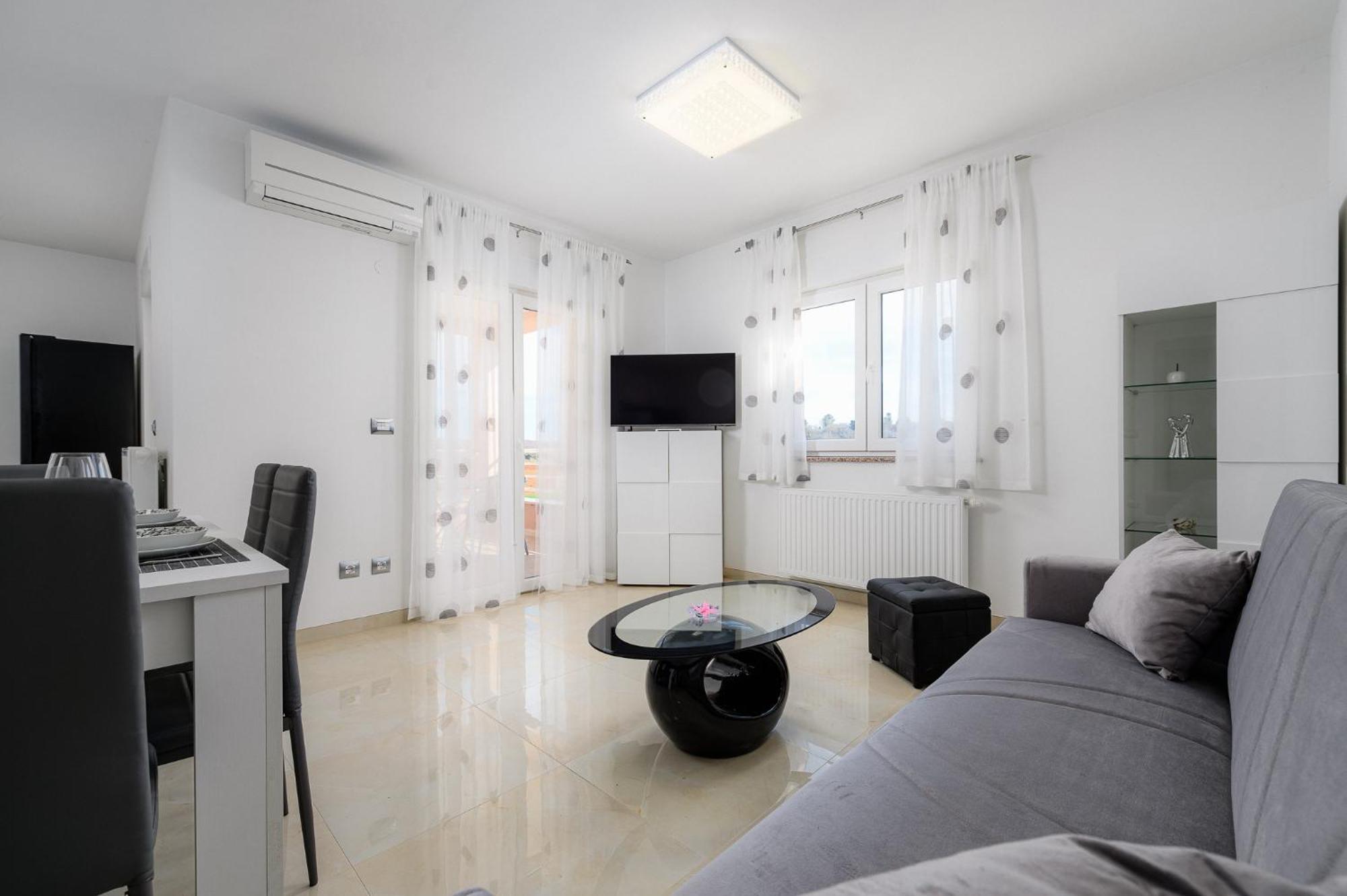 Stancija Amorozo 5 - Apartment N. 7 Porec Bagian luar foto