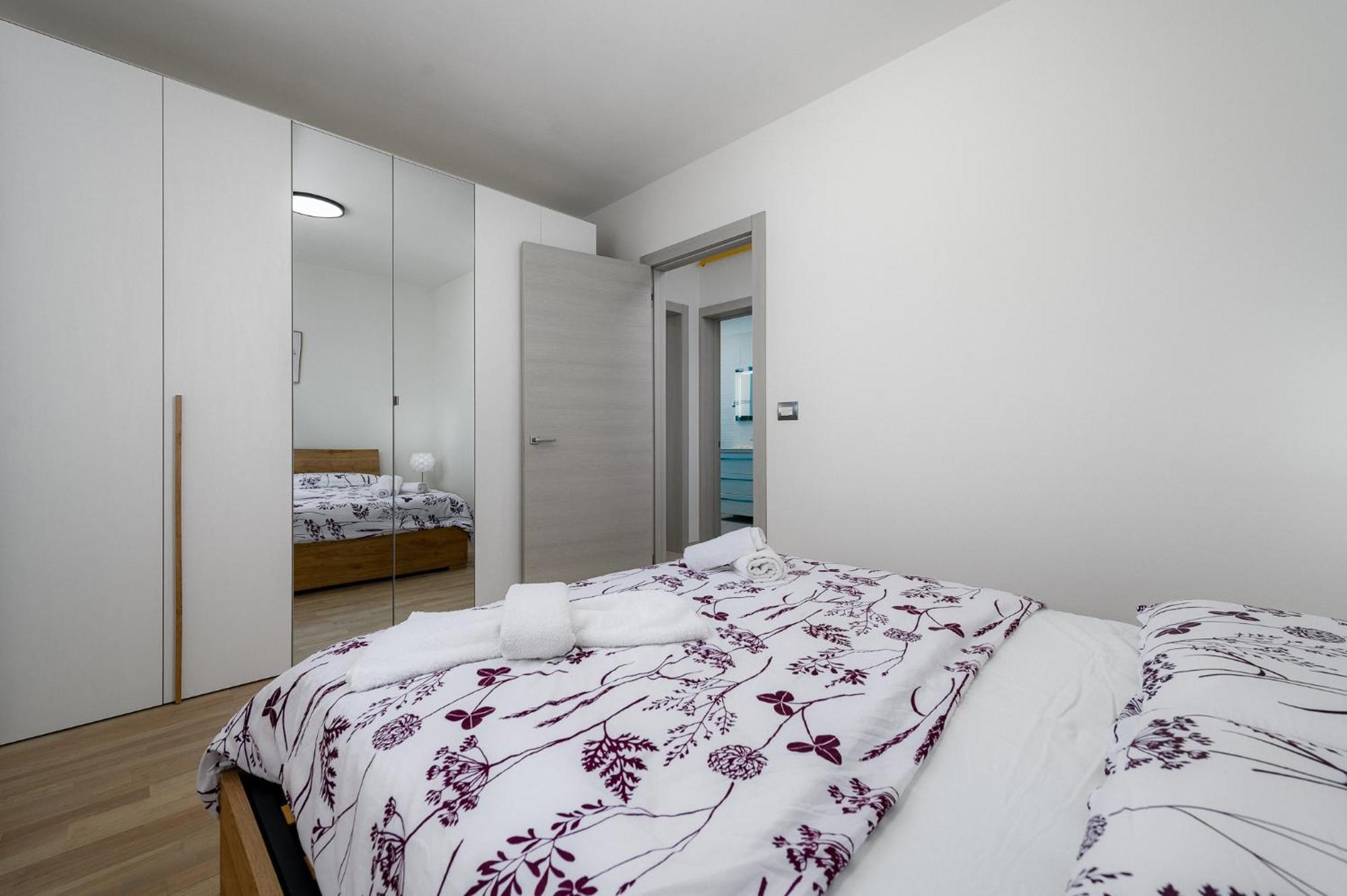 Stancija Amorozo 5 - Apartment N. 7 Porec Bagian luar foto