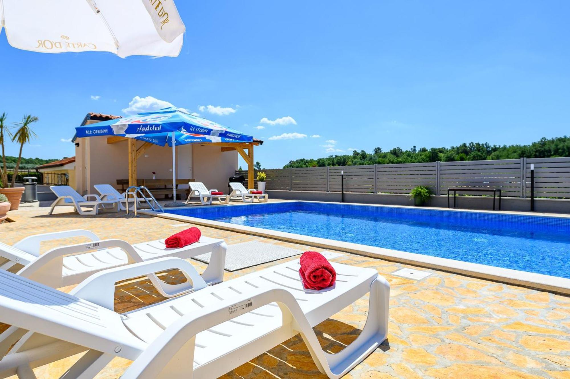 Stancija Amorozo 5 - Apartment N. 7 Porec Bagian luar foto