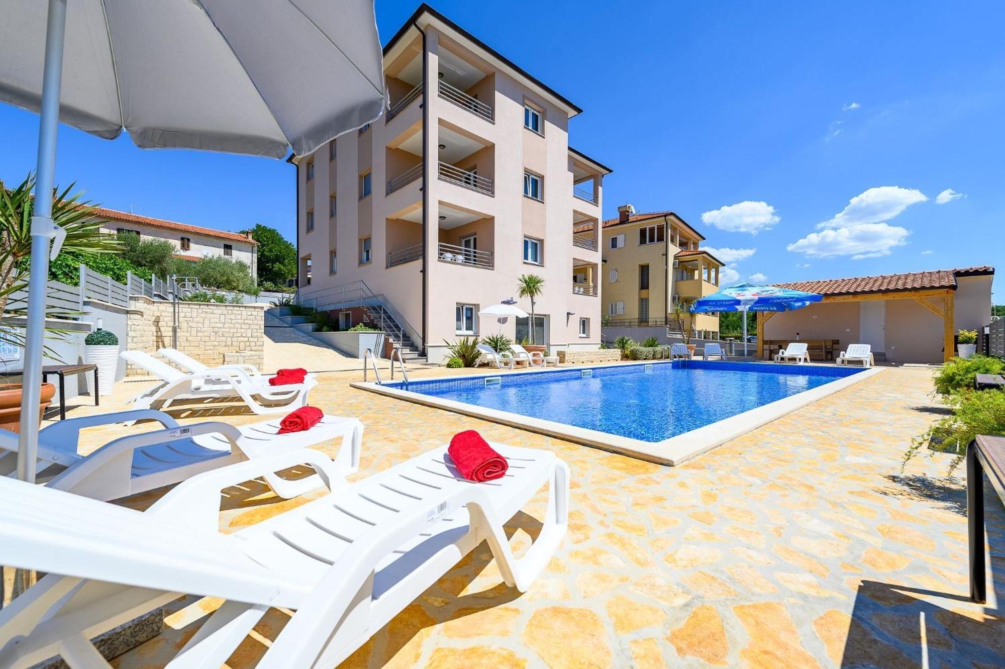 Stancija Amorozo 5 - Apartment N. 7 Porec Bagian luar foto